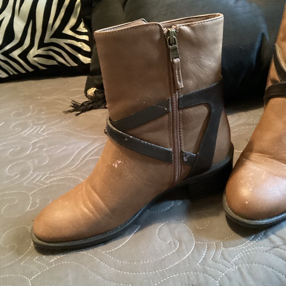 Chaps Dayna riding mid ankle boot, size 6 medium - Picture 4 of 9